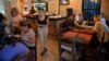 Foto de octubre del 2018 de comensales en el restaurante Los Draquesitos, en La Habana, propiedad del emigrado Mauricio García, quien regresó a la isla tras vivir 16 años en Cataluña, España.