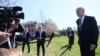 El presidente Joe Biden ofrece una declaración a la prensa.