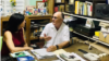 Mara Tekach, encargada de Negocios de EEUU, visitó a Roberto Quiñones antes de ser encarcelado. Foto tomada de la Embajada de EEUU en Cuba