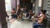 Nueve familias viven en el edificio de tres plantas en peligro inminente de derrumbe, ubicado en Zulueta 505, entre Monte y Dragones, en La Habana Vieja. (Cortesía/Hamaya Cuesta)