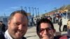Yariel Valdés González (der.), junto a Michael K. Lavers, editor de noticias internacionales del diario "Washington Blade". (Foto tomada del Facebook de Lavers)