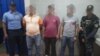 Los sospechosos, de 27, 32 y 42 años de edad, originarios y residentes del municipio de El Triunfo del departamento de Choluteca, fueron interceptados al momento que realizaban el traslado irregular de ocho ciudadanos cubanos y dos del Congo. Foto Policí