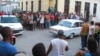 El aparatoso arresto del periodista y escritor Raúl Rivero el 20 de marzo de 2003 en su vecindario en Centro Habana.